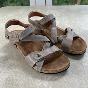 Taos Universe leather sandals 7 - 7.5